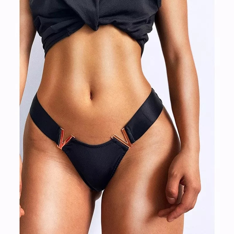 Tanga broche dorado