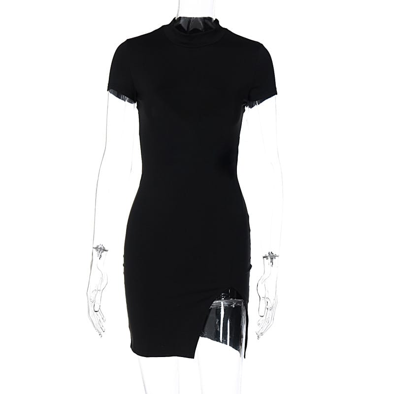 Vestido dama corto al cuerpo con cuello y tajo
