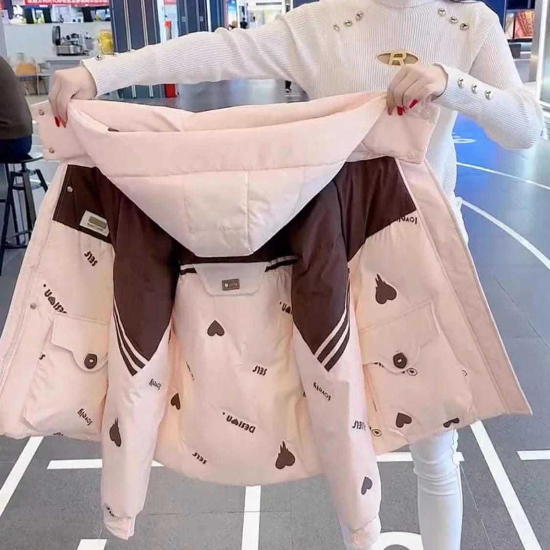 Campera de Invierno Acolchada Mujer, Modelo 2025. Parka Suelta Gruesa y Cálida con Capucha Desmontable. Material Poliéster.