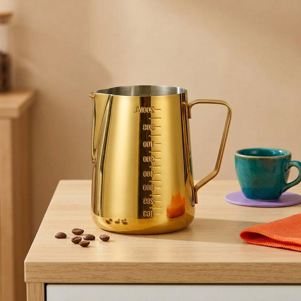 Jarra espumadora de leche y café de acero inoxidable 900ml. Perfecta para capuchino, latte art y espresso.