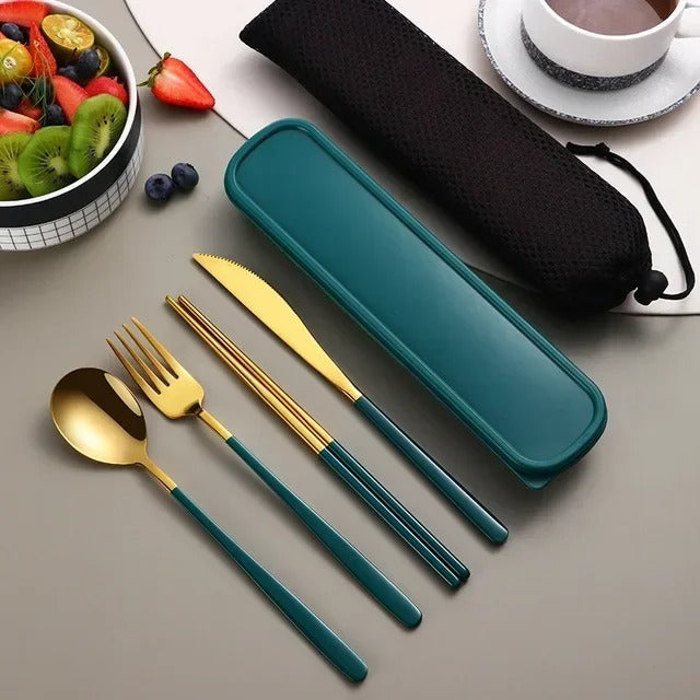 Set de 4 cubiertos con estuche