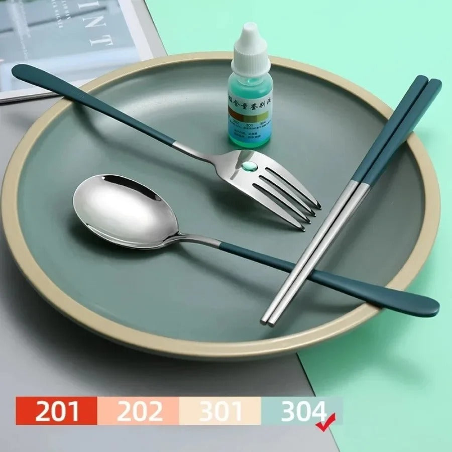 Set de 4 cubiertos con estuche