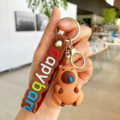 Llavero de Carpincho (Capibara) de Dibujo Animado, Creativo y Súper Lindo. Este adorable colgante tipo muñeco, ideal para la llave del auto o como charm de cartera, es el regalo perfecto y original pa