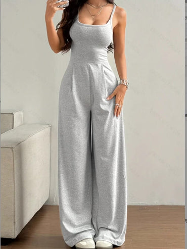 Enterito Casual de Mujer con Cuello Halter y Espalda Descubierta. Mono sin mangas, de corte entallado y pierna larga hasta el piso. Perfecto para Primavera y Verano, ideal para un look diario elegante
