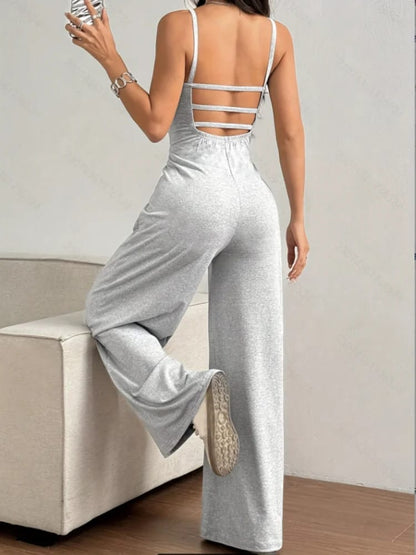 Enterito Casual de Mujer con Cuello Halter y Espalda Descubierta. Mono sin mangas, de corte entallado y pierna larga hasta el piso. Perfecto para Primavera y Verano, ideal para un look diario elegante