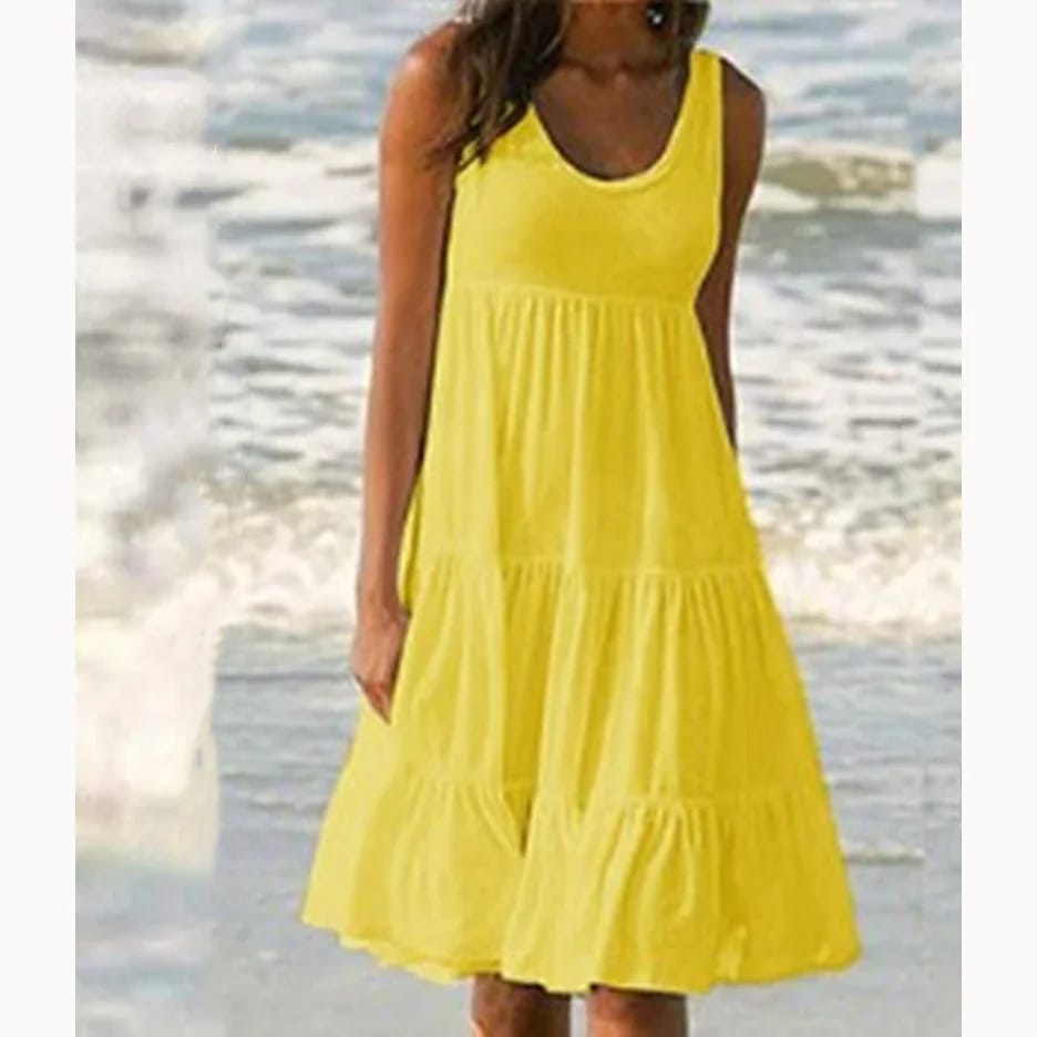 Vestido corto de mujer casual, cuello redondo, sin mangas, con volados. Modelo holgado oversize.