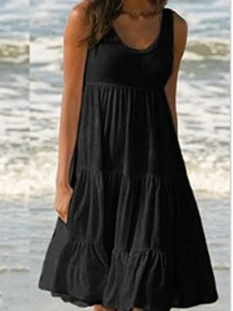 Vestido corto de mujer casual, cuello redondo, sin mangas, con volados. Modelo holgado oversize.