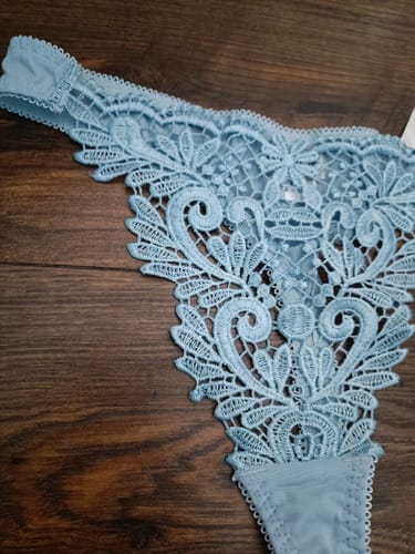 Tanga toda bordada al frente lisa atrás