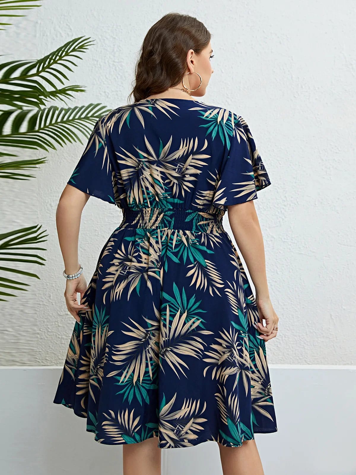Vestido de mujer talle grande estampado floral con escote en V cruzado