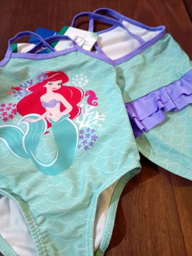 Maya entera sirenita niña