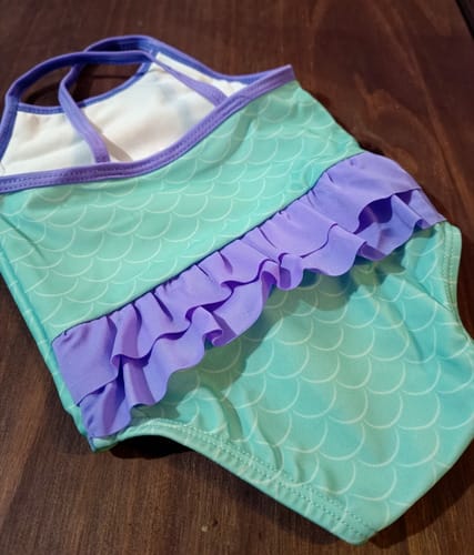 Maya entera sirenita niña