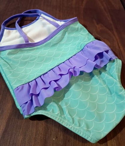 Maya entera sirenita niña