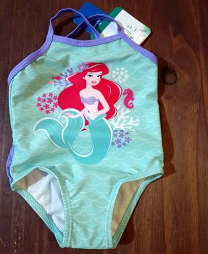 Maya entera sirenita niña