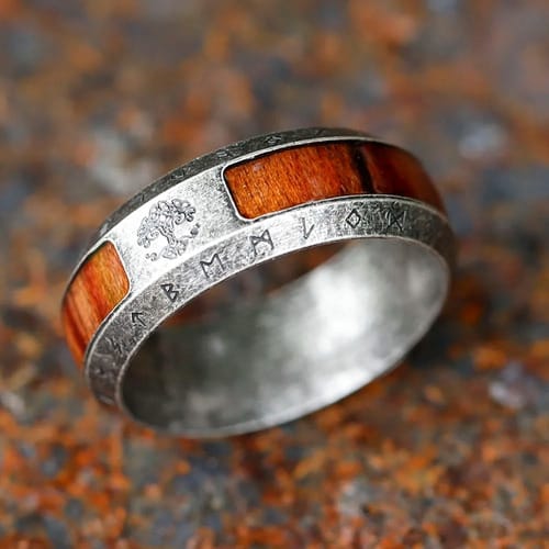 Anillo hombre Valhala simil madera y vidrio