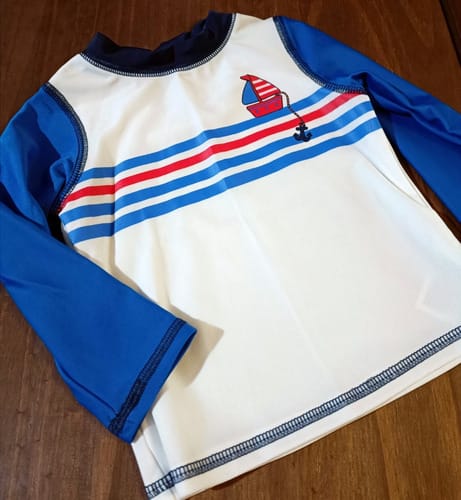 Conjunto Niño Sort baño y remera