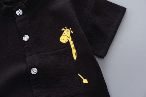 Conjunto niño short y camisa jirafa en bolsillo