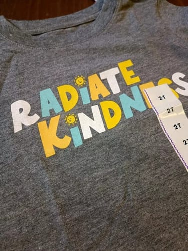Remera MC Radiate kindness niño