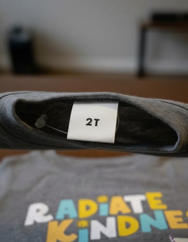 Remera MC Radiate kindness niño