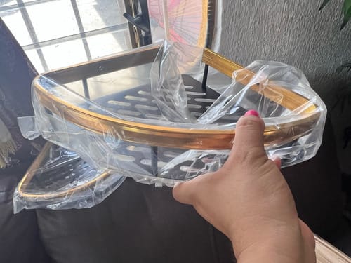 Estante de baño montado en pared detalle dorado