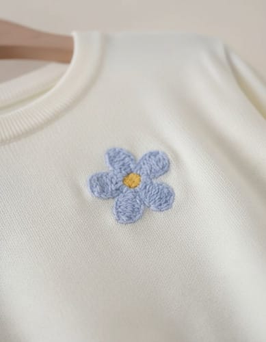 Buzo dama hilo con Flores de relieve