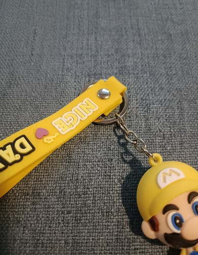 Llavero MINISO 3D de Goma Super Mario con Hongo y Caja, ideal para auto, mochila, niños y niñas. Regalo de cumpleaños.