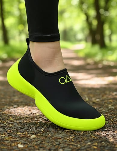 Zapatilla dama negra suela colores