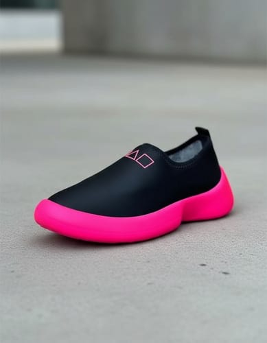 Zapatilla dama negra suela colores