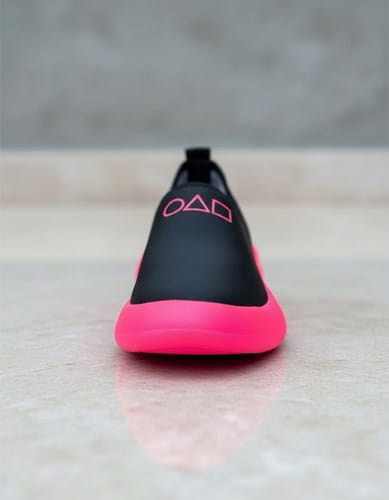 Zapatilla dama negra suela colores