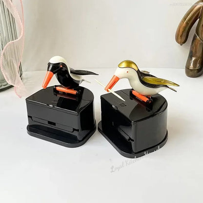 Dispenser automático de palillos con diseño de pajarito. 