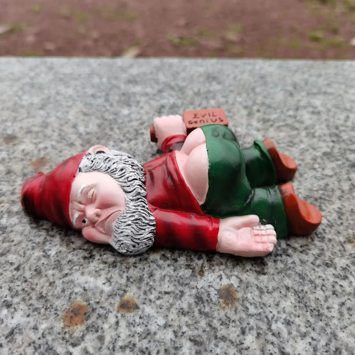 Gnomos de Jardín Borrachos de 15cm: Estatuas Divertidas de Resina para Decoración del Hogar. Adornos Caprichosos para Interior y Exterior de EcoResina Resistente al Clima.