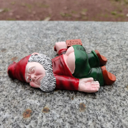 Gnomos de Jardín Borrachos de 15cm: Estatuas Divertidas de Resina para Decoración del Hogar. Adornos Caprichosos para Interior y Exterior de EcoResina Resistente al Clima.