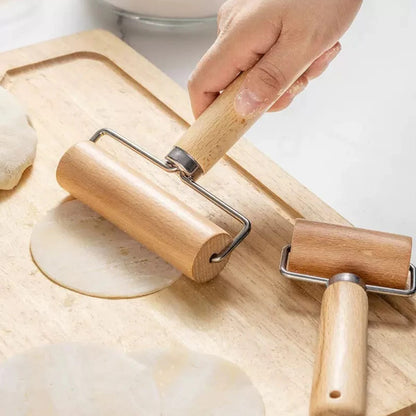 Rodillo de amasar de madera para repostería, ideal para estirar masas de tortas, pizzas, panqueques y galletas. Un utensilio esencial para tu cocina.