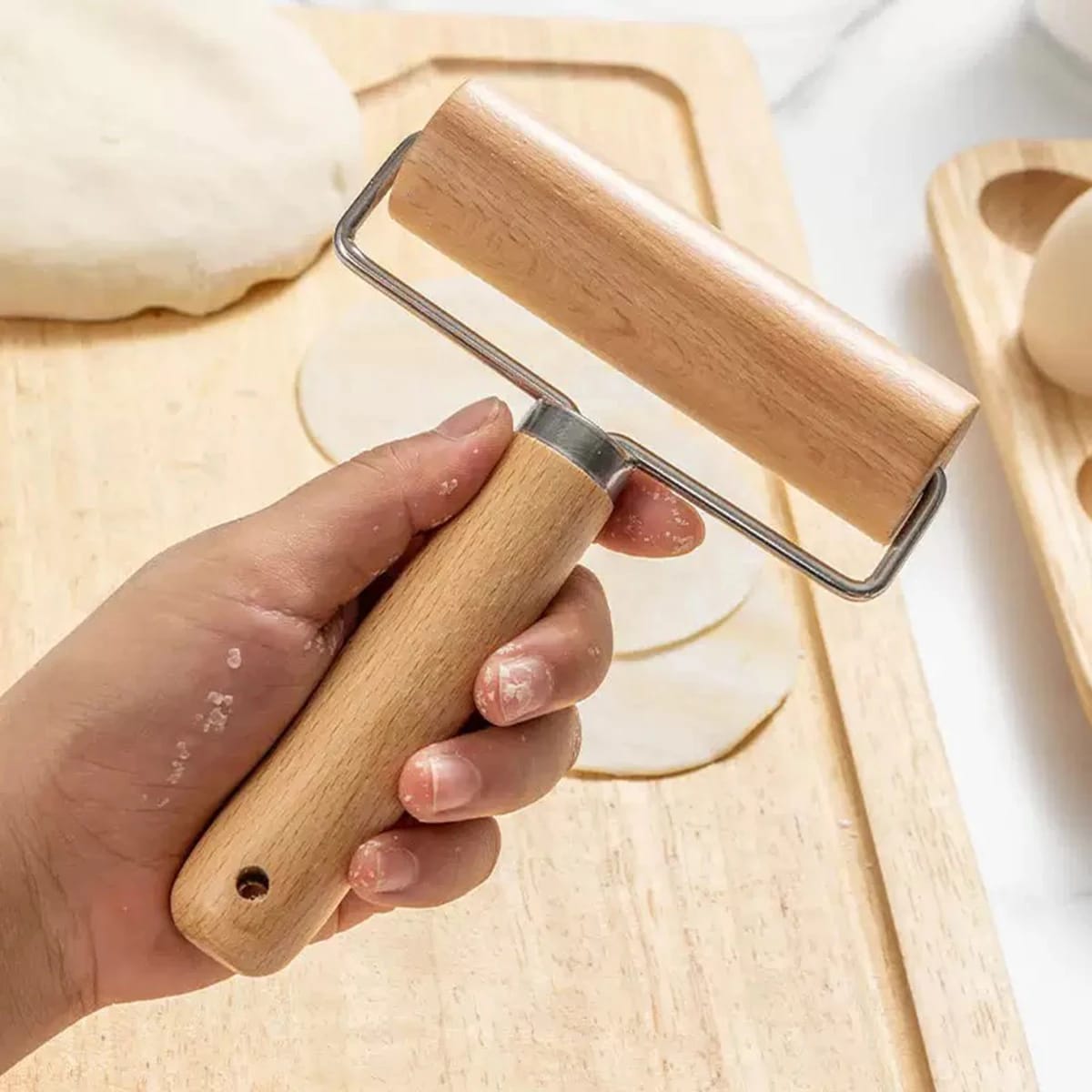 Rodillo de amasar de madera para repostería, ideal para estirar masas de tortas, pizzas, panqueques y galletas. Un utensilio esencial para tu cocina.