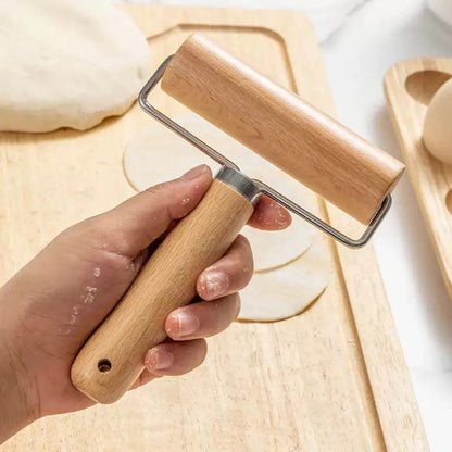 Rodillo de amasar de madera para repostería, ideal para estirar masas de tortas, pizzas, panqueques y galletas. Un utensilio esencial para tu cocina.