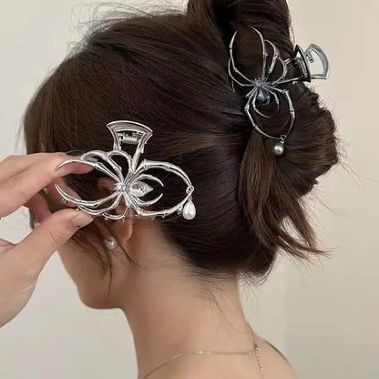 Pinza de Pelo Y2K Estilo Calavera Araña con Strass y Perlas Imitación. Accesorio de Metal Personalizado.