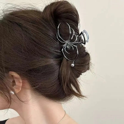 Pinza de Pelo Y2K Estilo Calavera Araña con Strass y Perlas Imitación. Accesorio de Metal Personalizado.