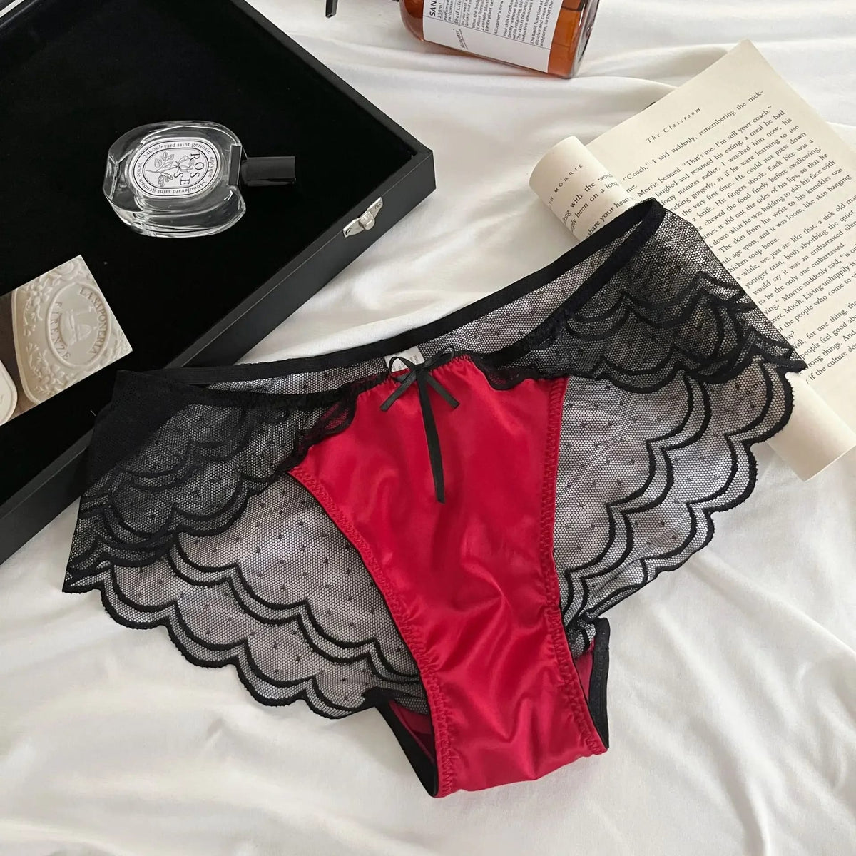 Nueva Bombacha Sexy de Lujo de Seda Fría y Encaje. Diseño Cavado de Tiro Alto con Refuerzo de Algodón. Ropa Interior Femenina Suave, Lisa, Ligera y Transpirable.