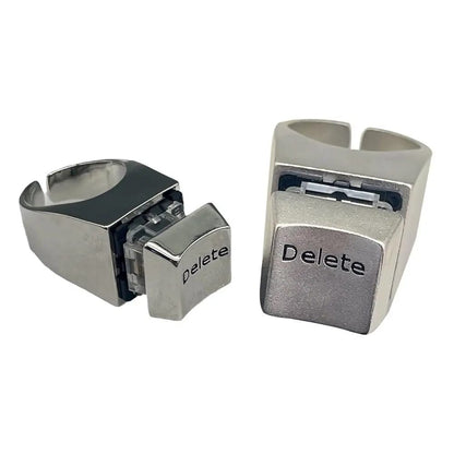 Anillo con diseño de tecla 'Delete' de teclado, ideal para amantes de la informática y la cultura geek. Un accesorio original de metal.