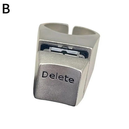 Anillo con diseño de tecla 'Delete' de teclado, ideal para amantes de la informática y la cultura geek. Un accesorio original de metal.