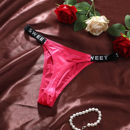 Tanga de satén sexy de seda, ropa interior femenina suave y cómoda con cintura de letras.