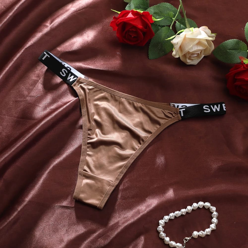 Tanga de satén sexy de seda, ropa interior femenina suave y cómoda con cintura de letras.