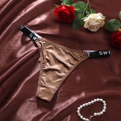 Tanga de satén sexy de seda, ropa interior femenina suave y cómoda con cintura de letras.