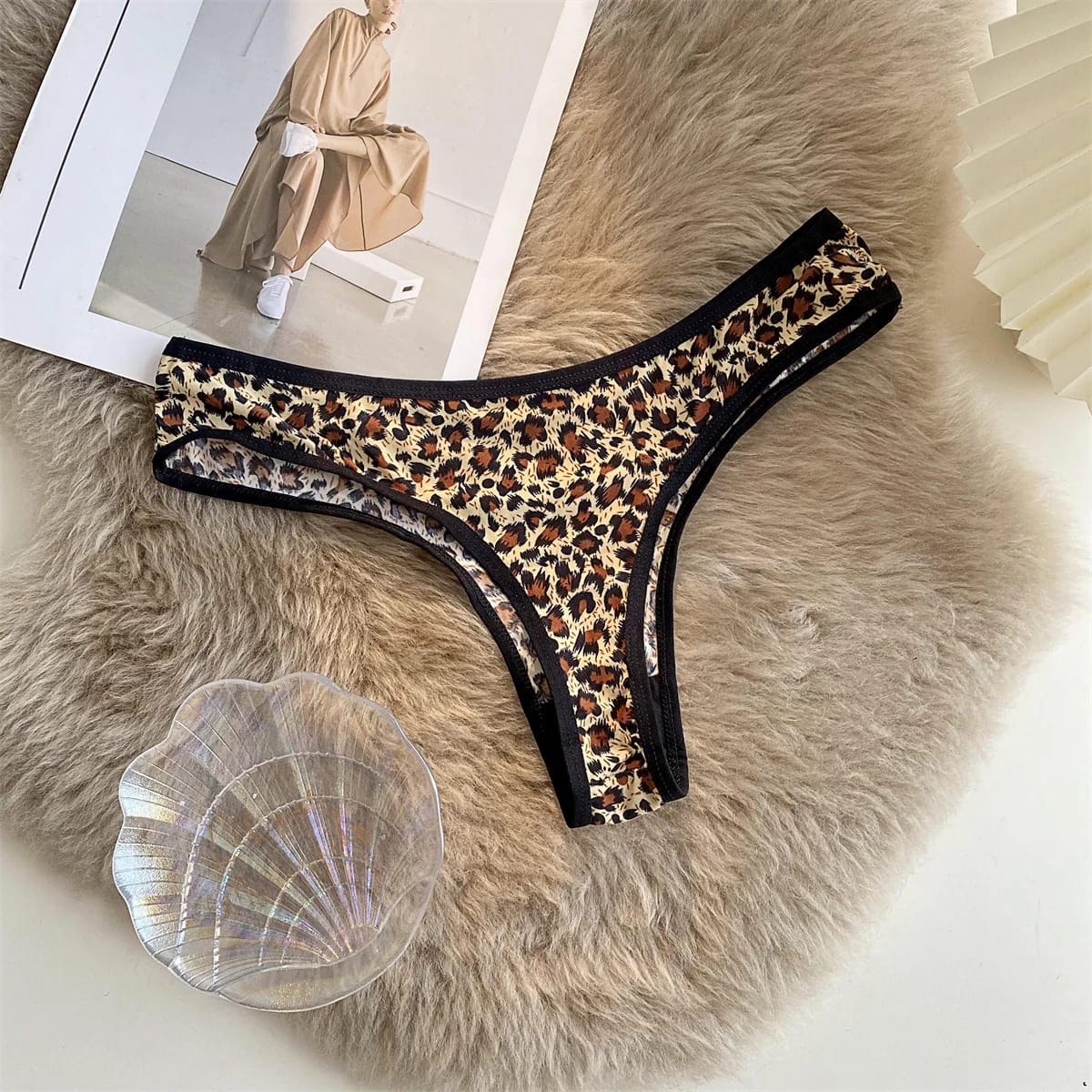 Tanga de mujer sexy con estampado de leopardo, tiro bajo, de seda helada y algodón, sin costuras. Lencería femenina.