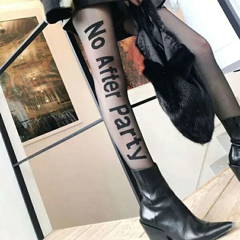 Medias de mujer transparentes ultra finas con letras gótico punk. Efecto tatuaje, ideales para fiesta o club.