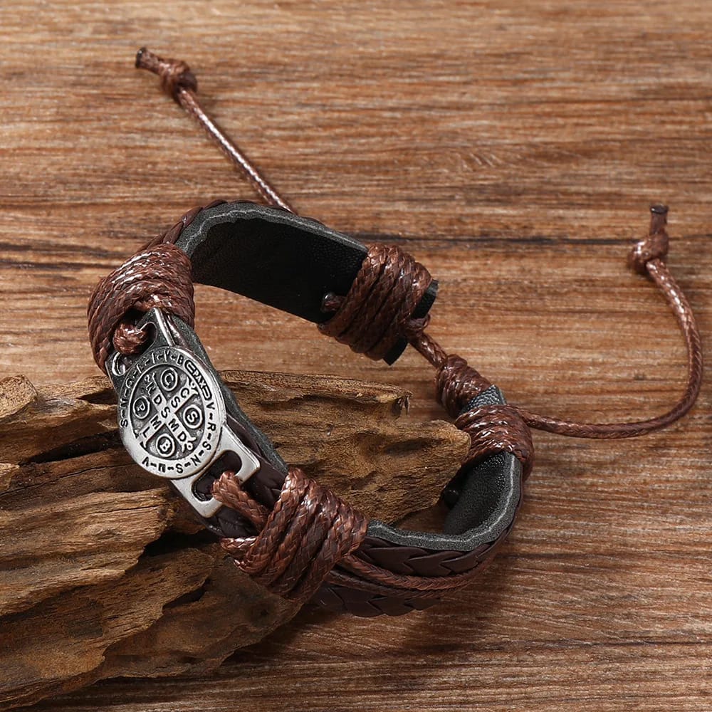 Pulsera Brazalete de Cuero Moda Hombre, Diseño Geométrico Circular. Joya ideal para citas, fiestas o como regalo.
