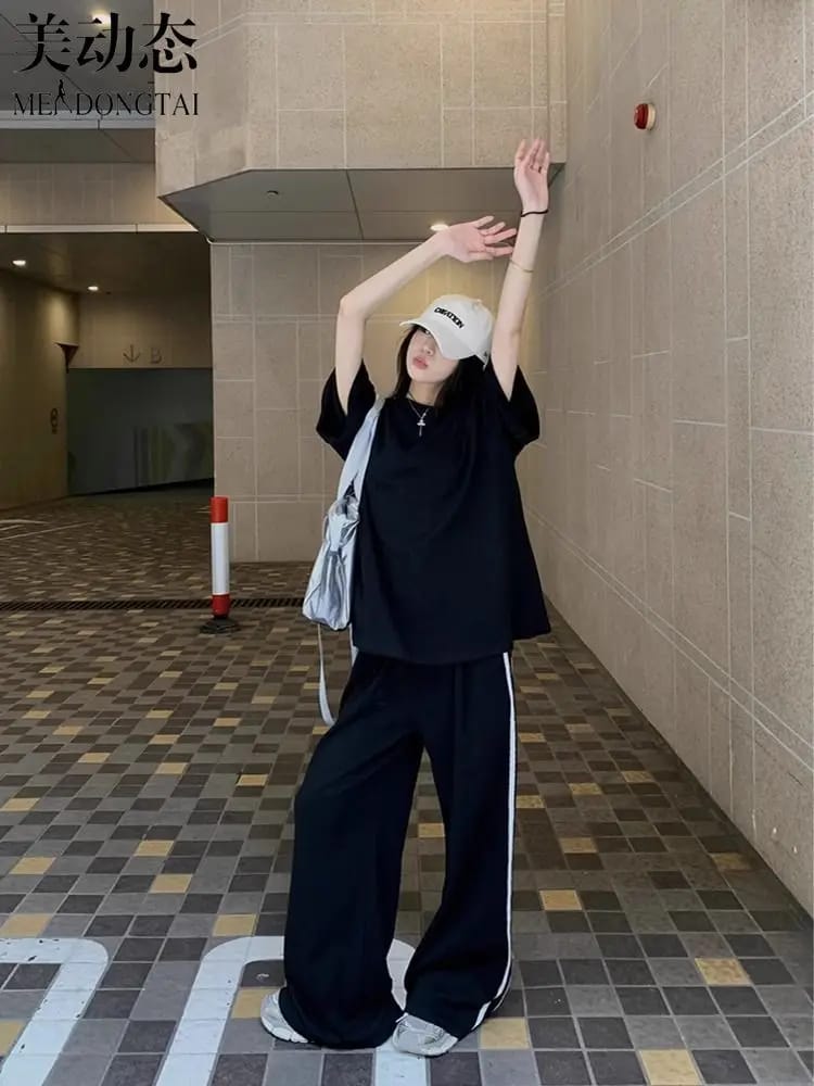 Conjunto Casual de Verano para Mujer: Remera Rayada Manga Corta y Pantalón Ancho Suelto, Dos Piezas.