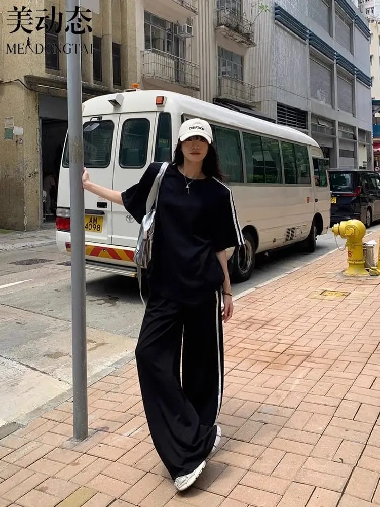 Conjunto Casual de Verano para Mujer: Remera Rayada Manga Corta y Pantalón Ancho Suelto, Dos Piezas.