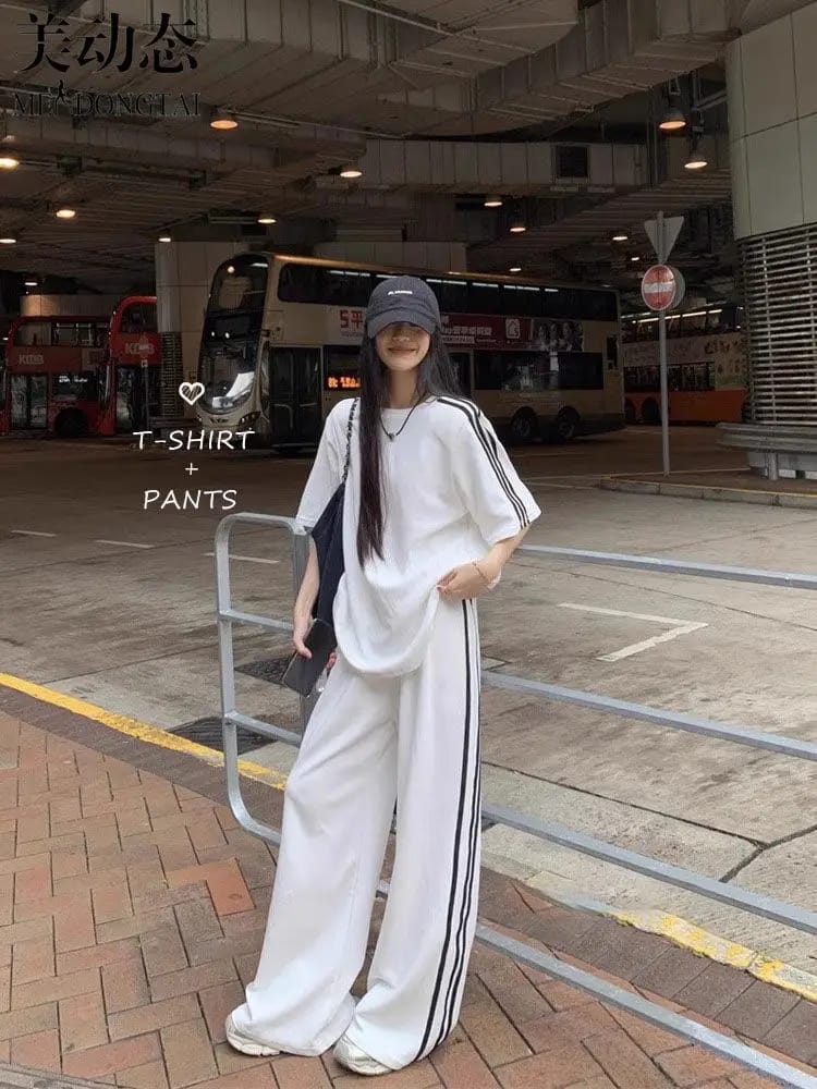 Conjunto Casual de Verano para Mujer: Remera Rayada Manga Corta y Pantalón Ancho Suelto, Dos Piezas.