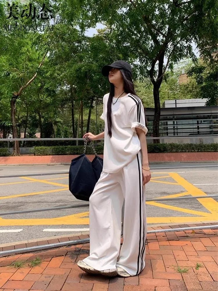 Conjunto Casual de Verano para Mujer: Remera Rayada Manga Corta y Pantalón Ancho Suelto, Dos Piezas.