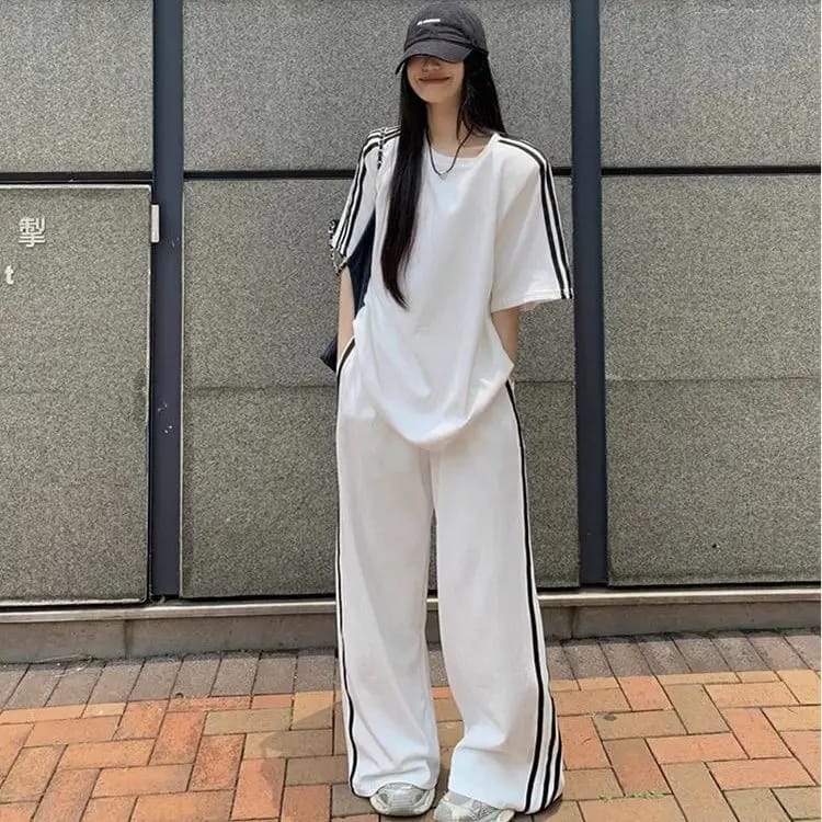Conjunto Casual de Verano para Mujer: Remera Rayada Manga Corta y Pantalón Ancho Suelto, Dos Piezas.